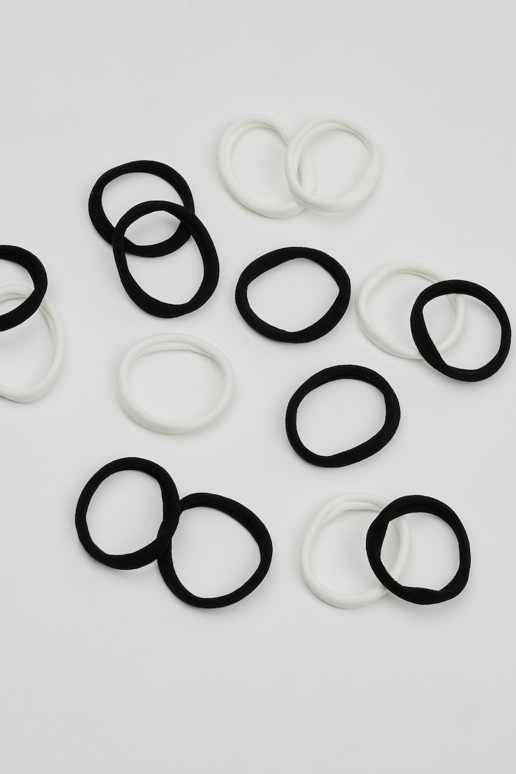Pack of 18 Seamless Hair Elastics Black - Image 2